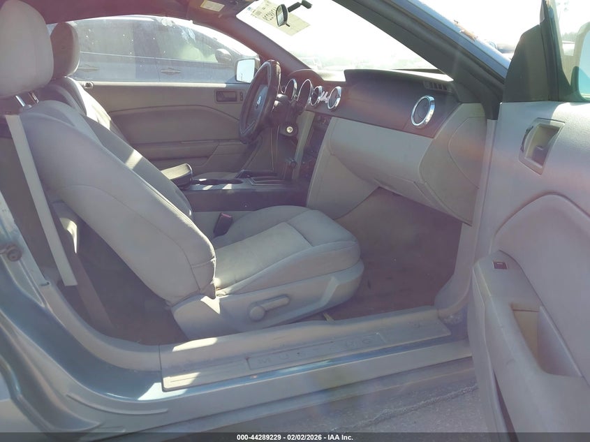 2007 Ford Mustang V6 Deluxe/V6 Premium