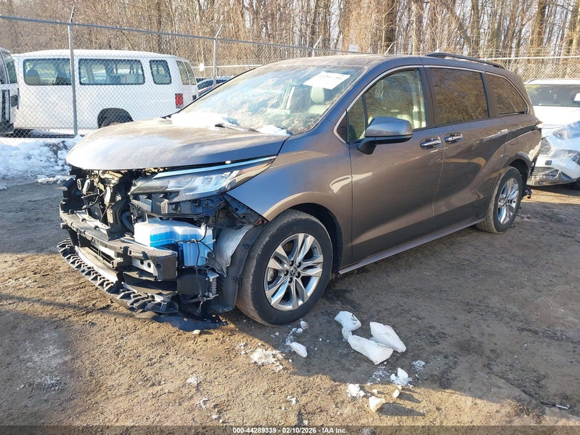 2022 Toyota Sienna Xle