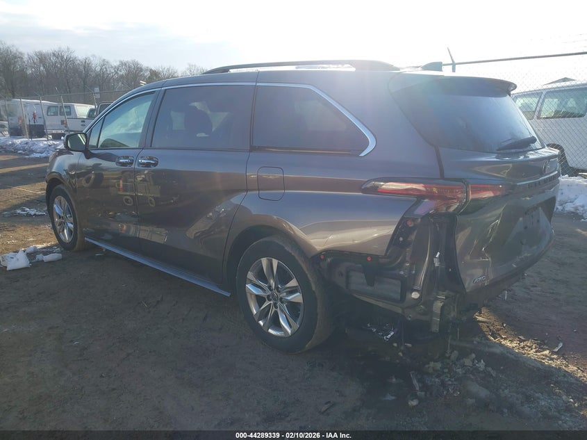 2022 Toyota Sienna Xle