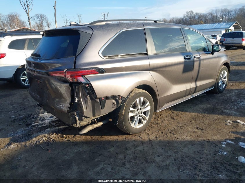 2022 Toyota Sienna Xle