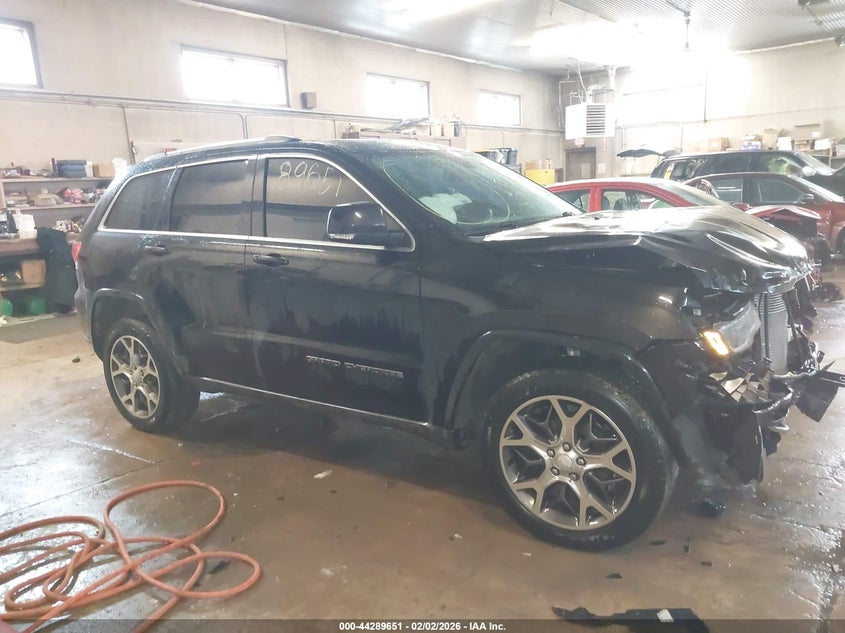VIN 1C4RJFBG8JC156904 2018 JEEP GRAND CHEROKEE STERLING EDITION 4X4