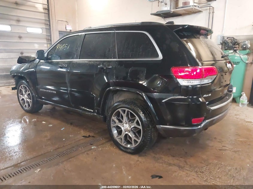 VIN 1C4RJFBG8JC156904 2018 JEEP GRAND CHEROKEE STERLING EDITION 4X4
