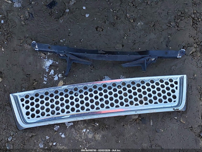 2011 GMC Yukon Xl 1500 Denali VIN: 1GKS2MEFXBR289379 Lot: 44289780