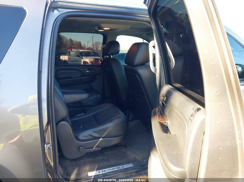 2011 GMC Yukon Xl 1500 Denali VIN: 1GKS2MEFXBR289379 Lot: 44289780