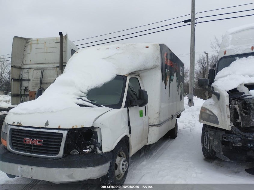 2011 GMC Savana Cutaway Work Van