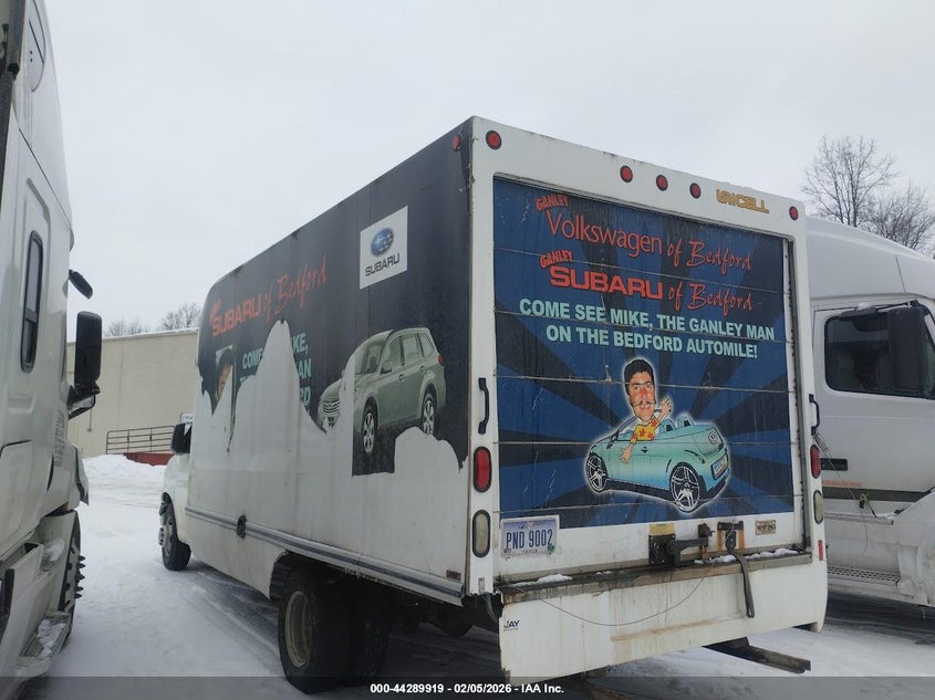 2011 GMC Savana Cutaway Work Van