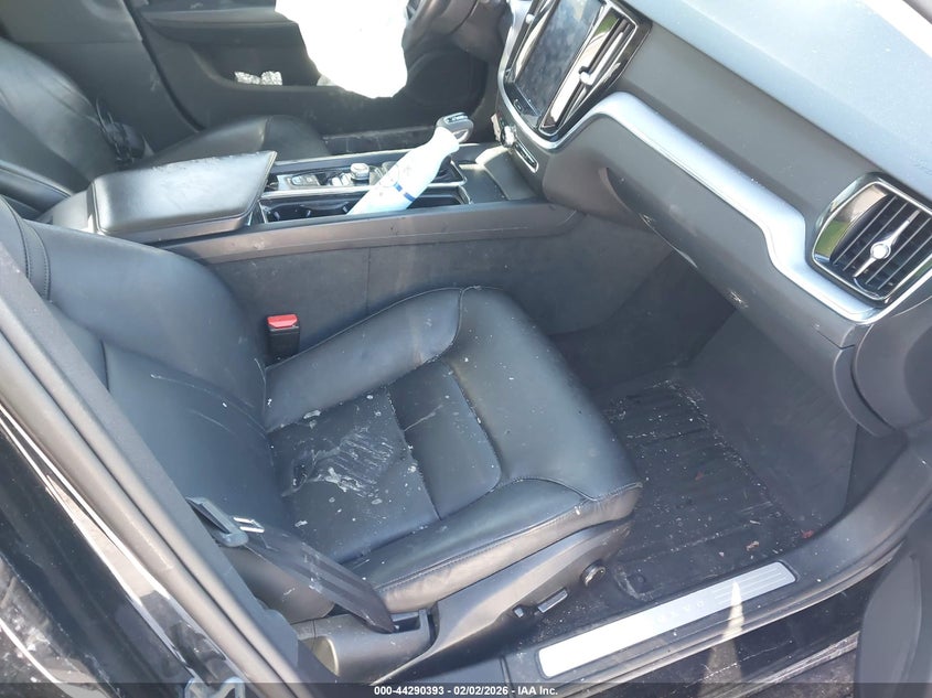 2020 Volvo S60 T6 Momentum