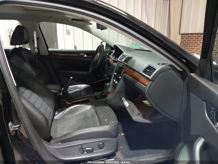 2013 Volkswagen Passat 2.5L Sel Premium