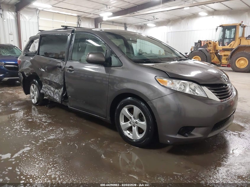 TOYOTA SIENNA LE 8 PASSENGER