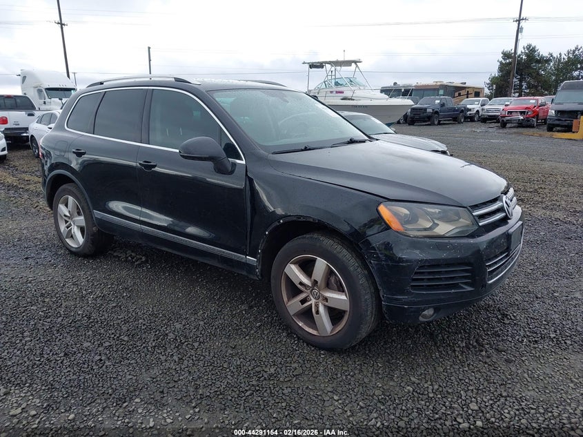 2013 VOLKSWAGEN TOUAREG VR6 LUX