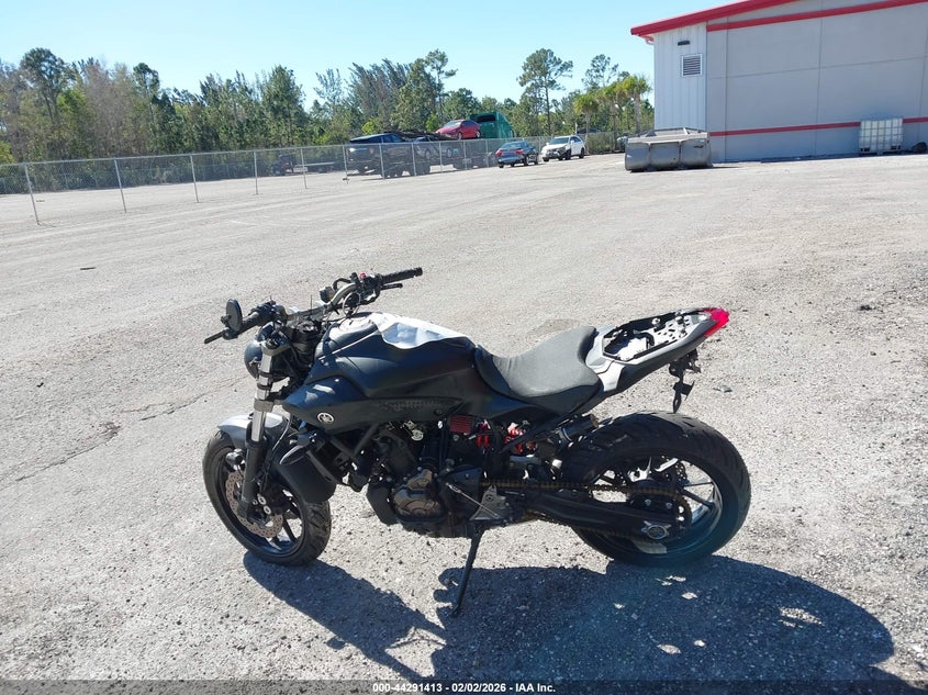 VIN JYARM06E4HA012412 2017 YAMAHA FZ07