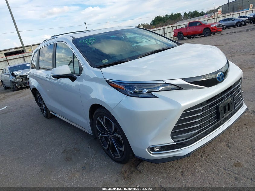 2025 Toyota Sienna Platinum