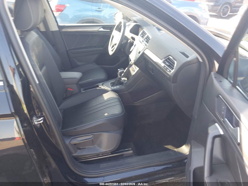 2024 VOLKSWAGEN TIGUAN auction photo 5