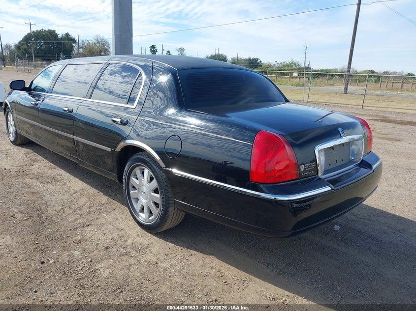 2004 Lincoln Town Car Executive