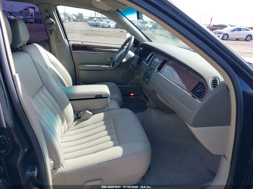 2004 Lincoln Town Car Executive