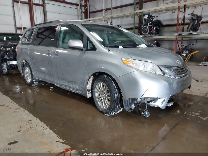 2014 Toyota Sienna Xle V6 8 Passenger