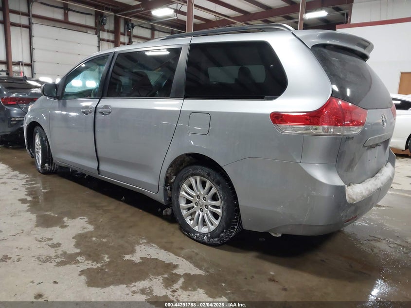 2014 Toyota Sienna Xle V6 8 Passenger