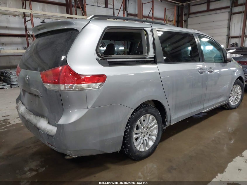2014 Toyota Sienna Xle V6 8 Passenger