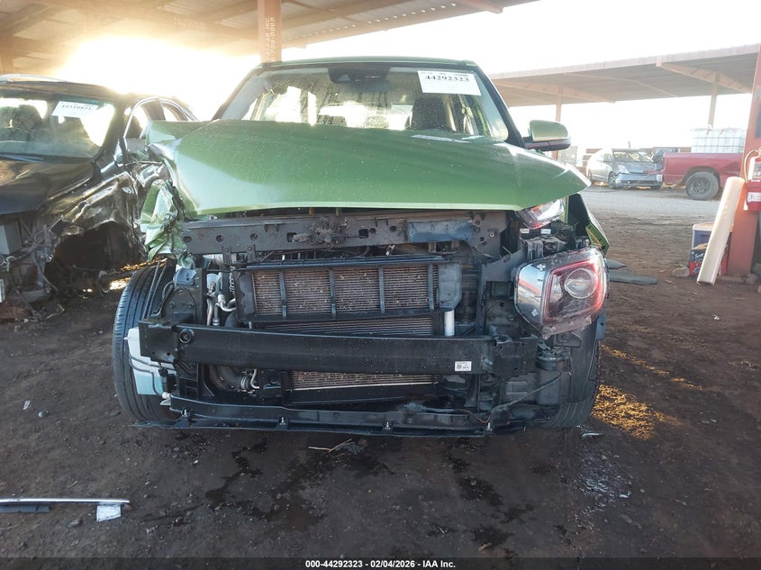 2020 Hyundai Venue 1.6 Se green Lot 111044292323 Vin KMHRB8A3XLU031872