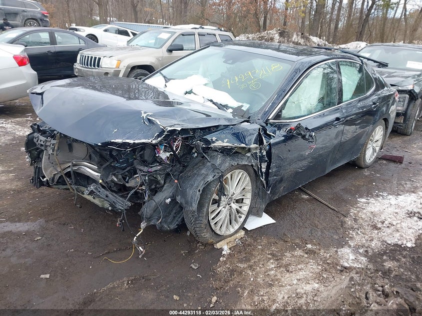 2020 Toyota Camry Xle Hybrid