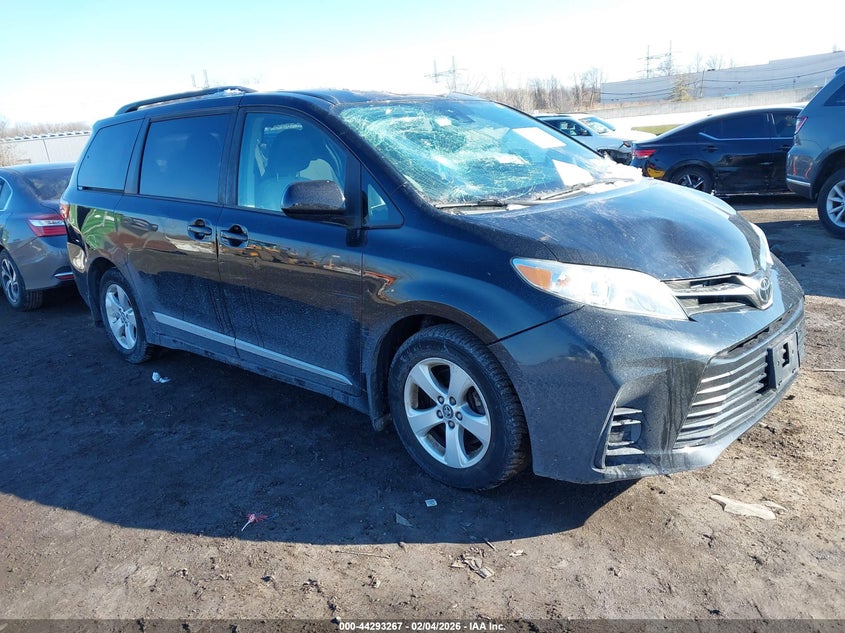 2018 Toyota Sienna Le 8 Passenger