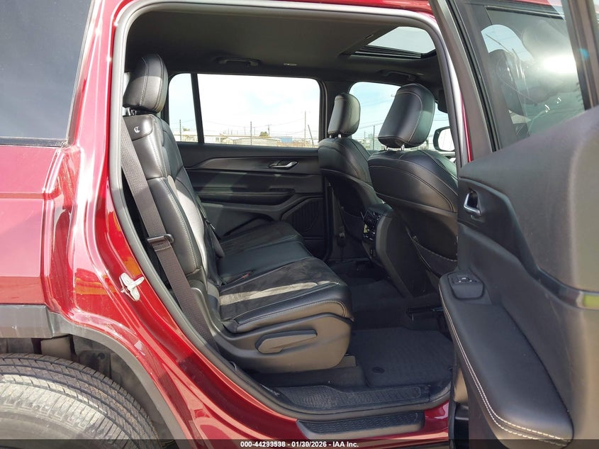 2023 JEEP GRAND CHEROKEE L auction photo 8