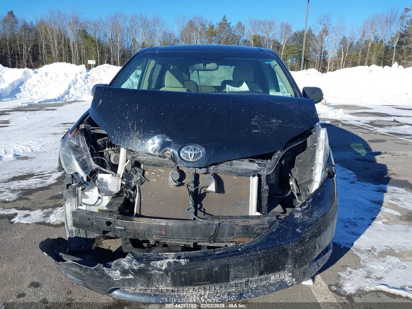 2017 TOYOTA SIENNA VAN 3.5L V-6 DI, DOHC, VVT, 296HP
