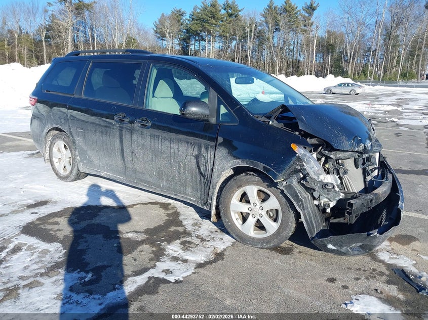 5TDKZ3DC3HS796725 2017 Toyota Sienna Le 8 Passenger auction photo 1