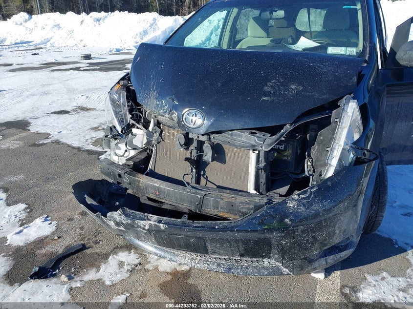 2017 TOYOTA SIENNA VAN 3.5L V-6 DI, DOHC, VVT, 296HP