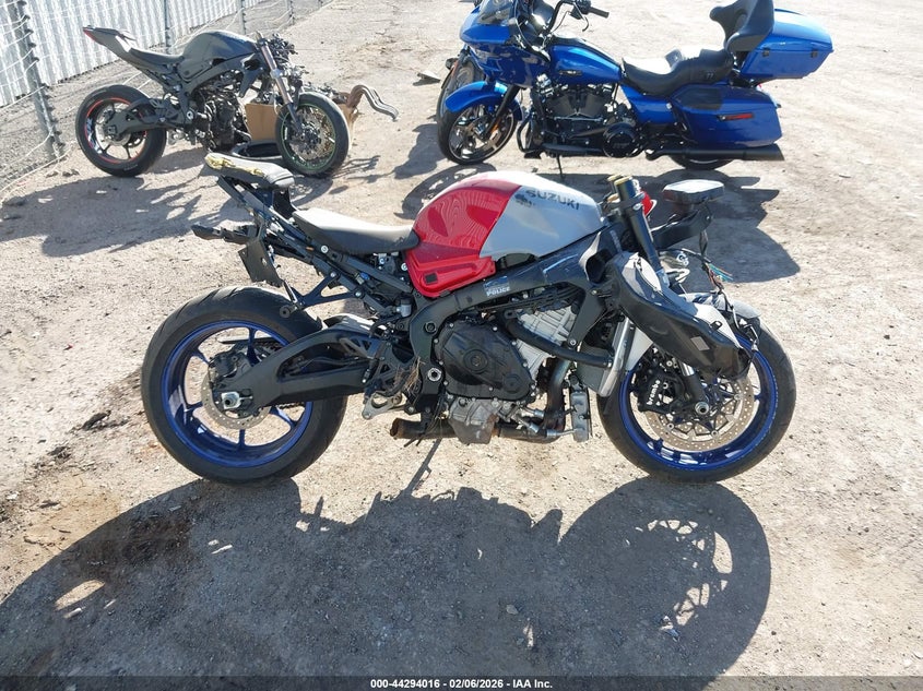 2025 Suzuki Gsx-R1000 VIN: JS1DM11B8S7100329 Lot: 44294016