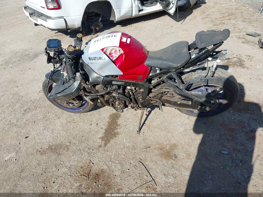 2025 Suzuki Gsx-R1000 VIN: JS1DM11B8S7100329 Lot: 44294016