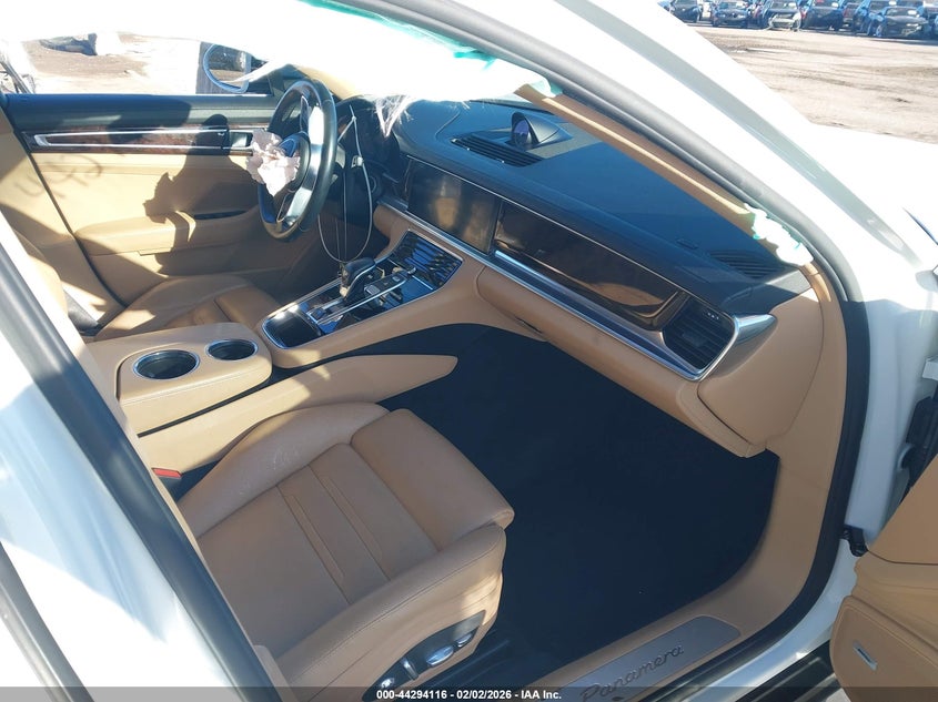 2018 Porsche Panamera 4