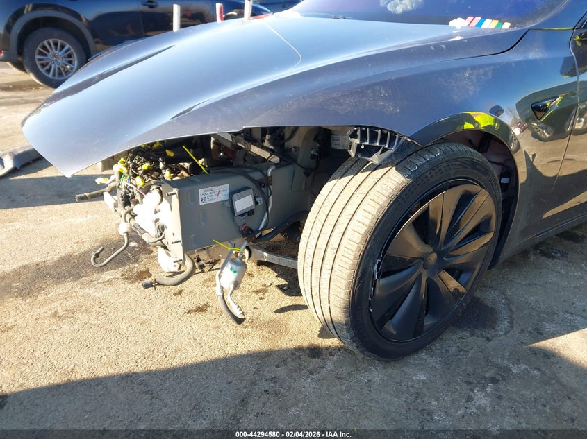 2018 Tesla Model S 100D/75D/P100D VIN: 5YJSA1E25JF258717 Lot: 44294580