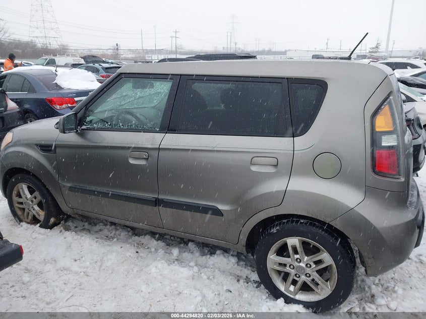 2010 Kia Soul + VIN: KNDJT2A26A7179810 Lot: 44294820