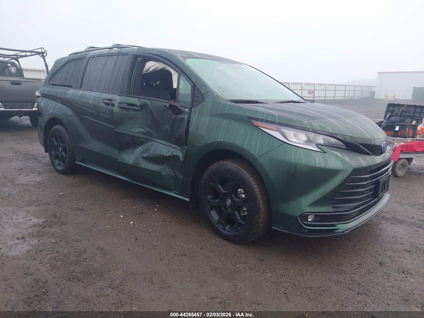2025 Toyota Sienna Woodland Edition