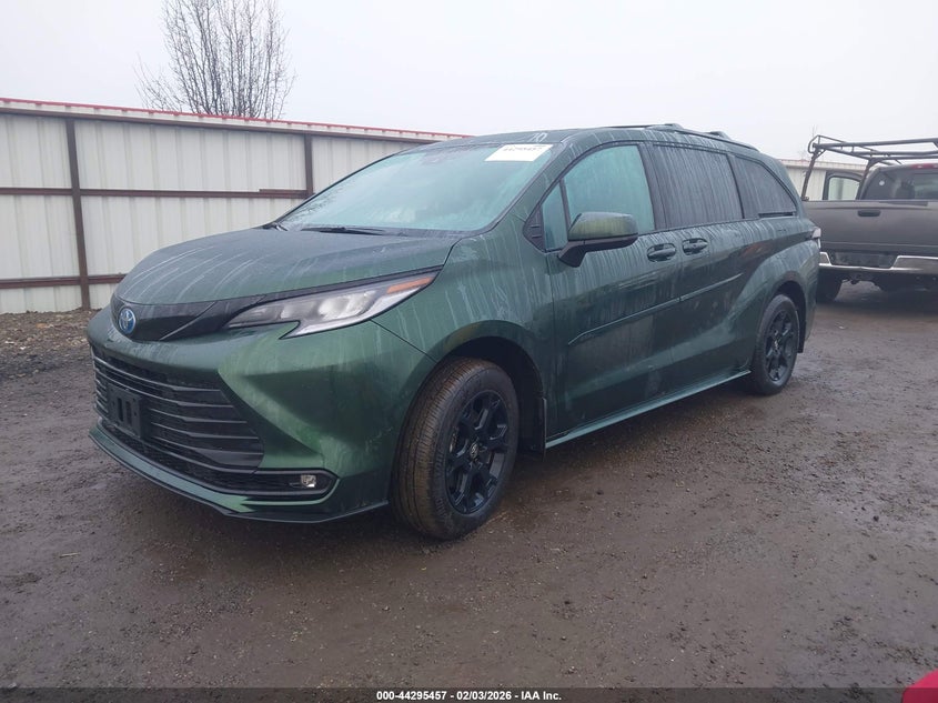 2025 Toyota Sienna Woodland Edition