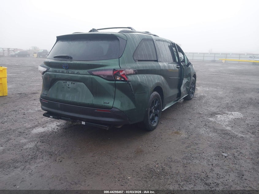 2025 Toyota Sienna Woodland Edition