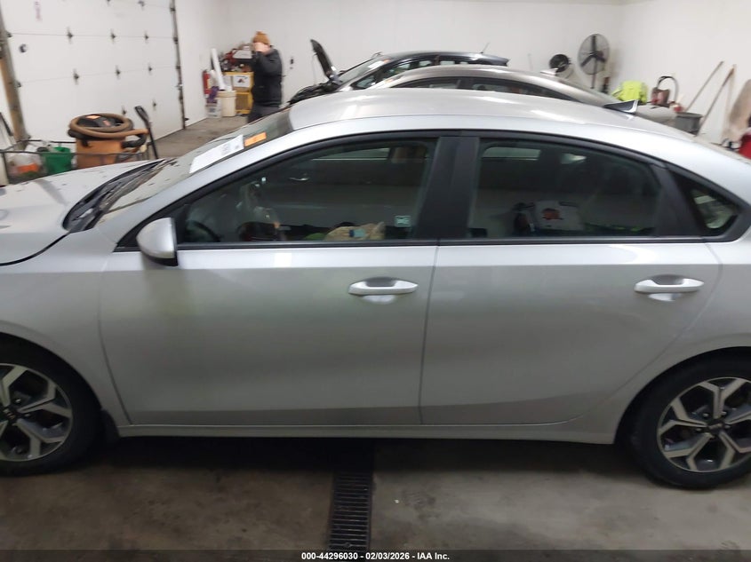 VIN 3KPF24AD8LE242799 2020 KIA FORTE LXS