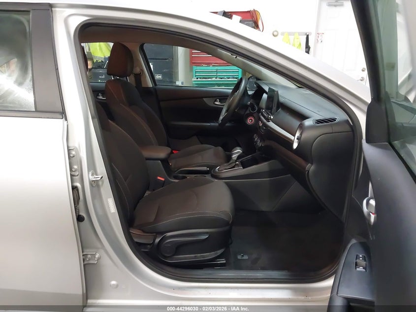VIN 3KPF24AD8LE242799 2020 KIA FORTE LXS