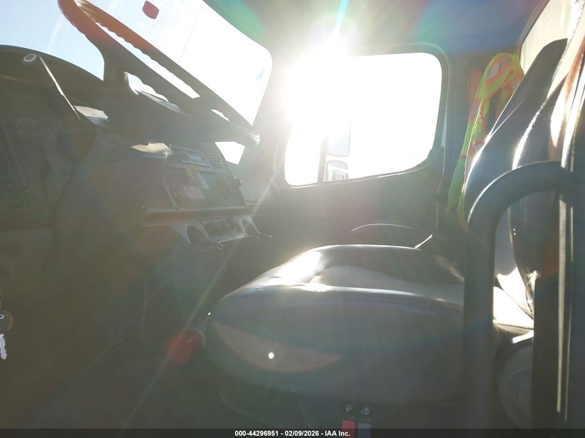 2006 OTHER FREIGHTLINER M2 106 MEDIUM DUTY TRUCK N/A
