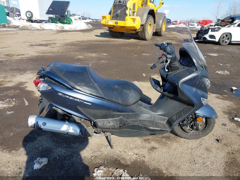 VIN MLCCH41A2N1600429 2022 SUZUKI UH200