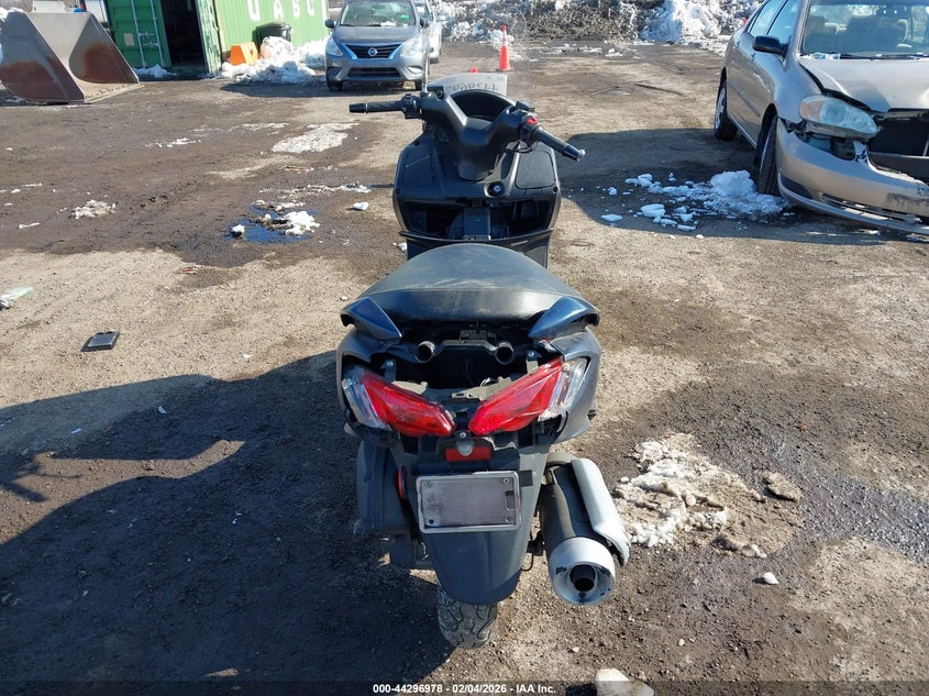 VIN MLCCH41A2N1600429 2022 SUZUKI UH200
