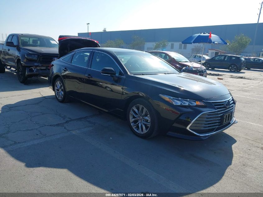 2022 Toyota Avalon Xle Hybrid
