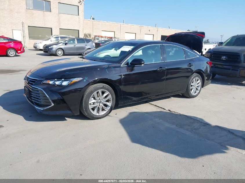 2022 Toyota Avalon Xle Hybrid