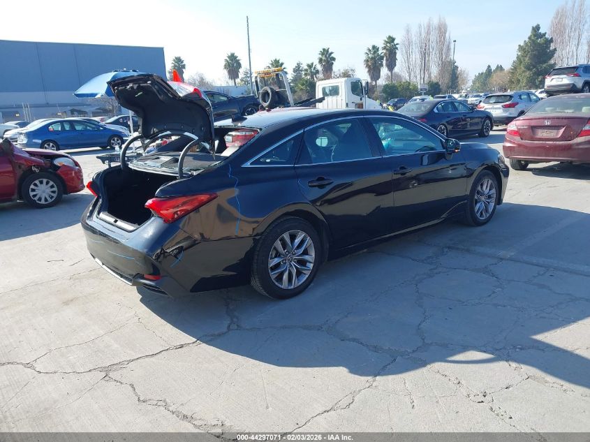 2022 Toyota Avalon Xle Hybrid