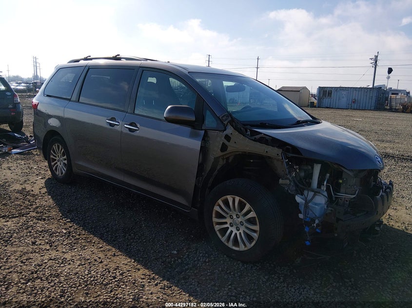 2015 Toyota Sienna Xle 8 Passenger