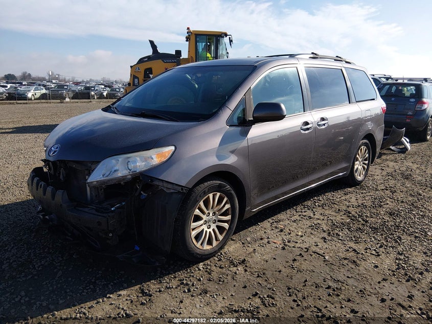 2015 Toyota Sienna Xle 8 Passenger