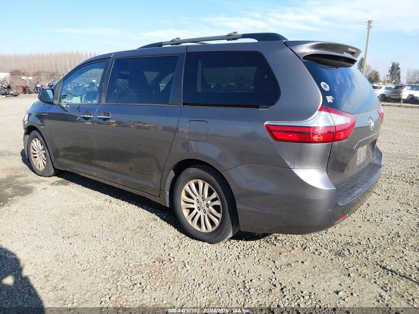 2015 Toyota Sienna Xle 8 Passenger