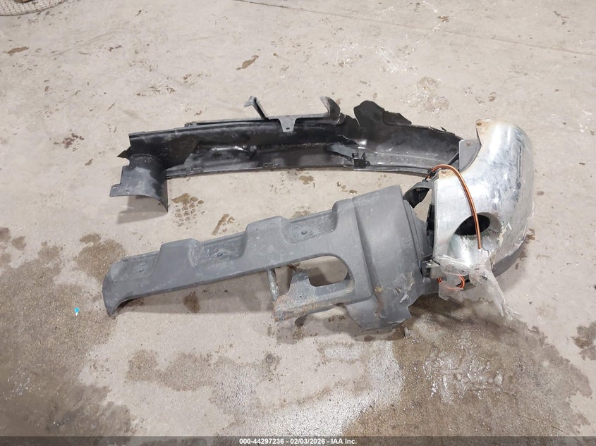 1999 Ford Explorer Eddie Bauer/Limited/Xlt VIN: 1FMDU35P4XZA81184 Lot: 44297236