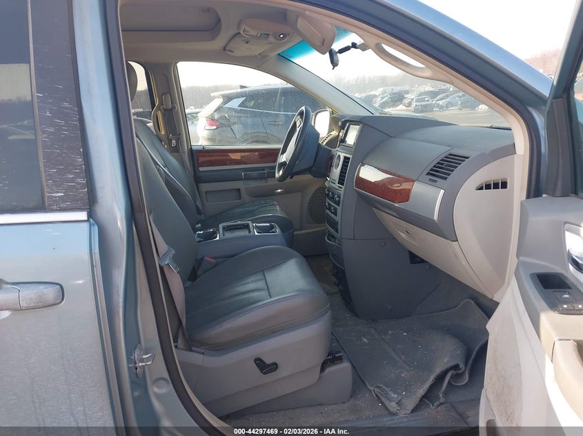 2009 Chrysler Town & Country Touring